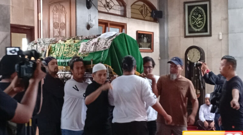 jenazah bunda iffet disalatkan di masjid al hidayah pancoran jaksel