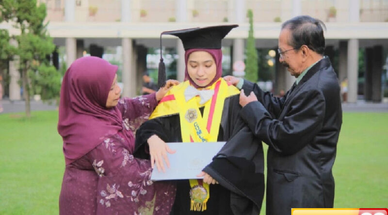 kisah dewi agustiningsih anak sopir lulusan smp jadi doktor termuda ugm dan jabat dosen itb
