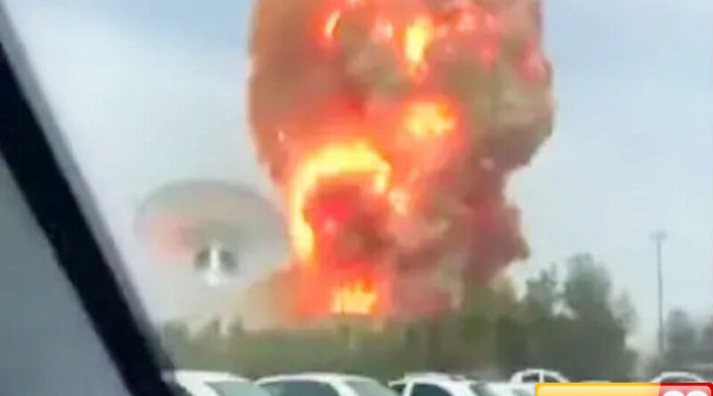 ledakan dahsyat guncang pelabuhan iran 14 orang tewas lebih dari 750 luka