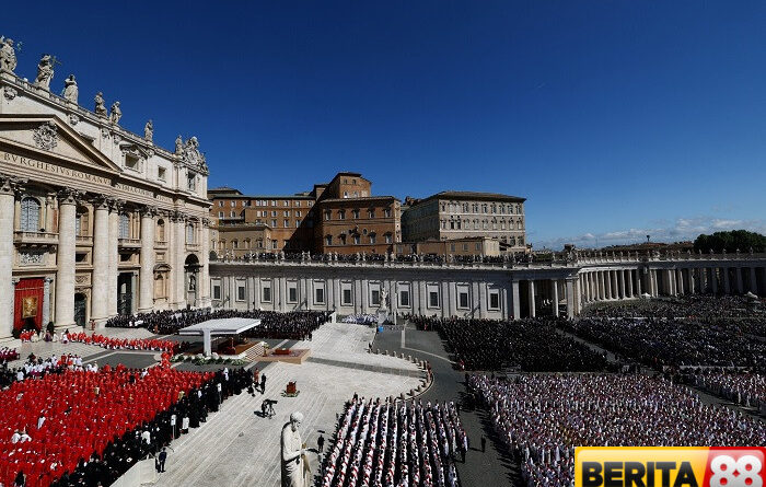 mengapa paus fransiskus tidak dimakamkan di vatikan