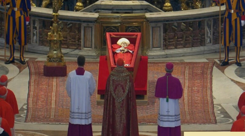 mengapa vatikan baru umumkan berita duka 2 jam setelah paus fransiskus wafat