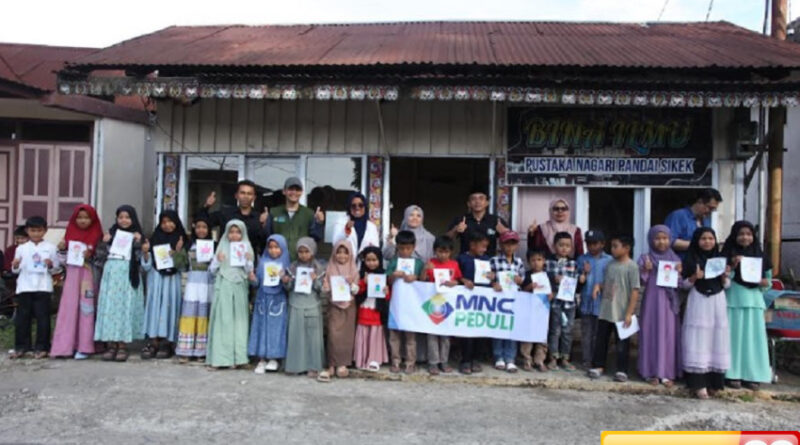 mnc peduli salurkan buku bacaan untuk galakkan literasi anak di pandai sikek tanah datar