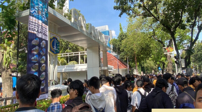 pelamar ppsu dan pjlp di balai kota membeludak pramono pendaftaran di kelurahan