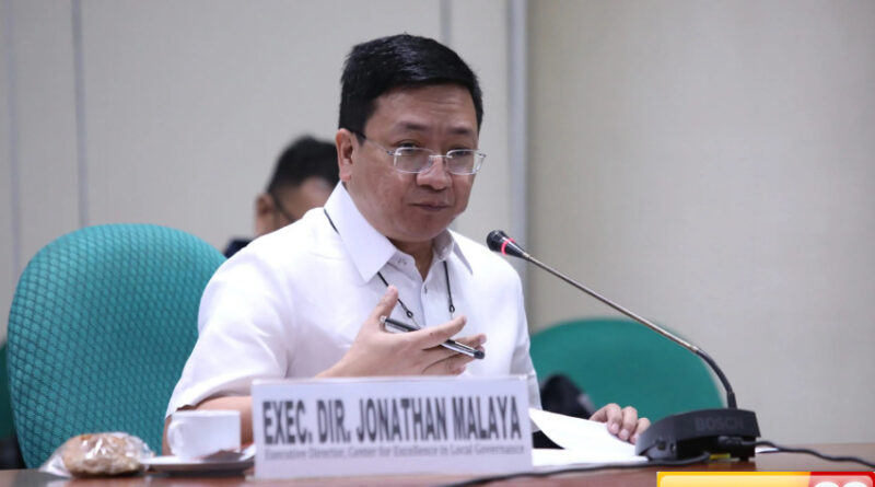 profil jonathan malaya wakil direktur keamanan filipina yang usir kapal monster china dari pulau sandy ca