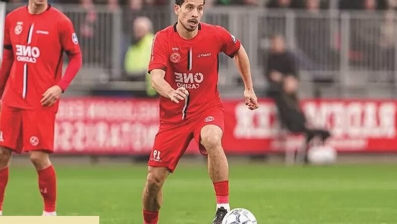 thom haye tampil solid meski almere city tumbang tipis dari sc heerenveen