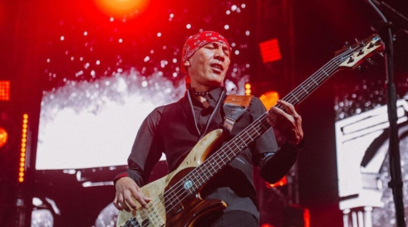 yuke bassist dewa 19 diduga tabrak anak kecil hingga tak sadarkan diri