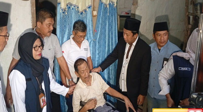 anggota dprd jakarta dari partai perindo serahkan bantuan kursi roda dan cctv di cengkareng