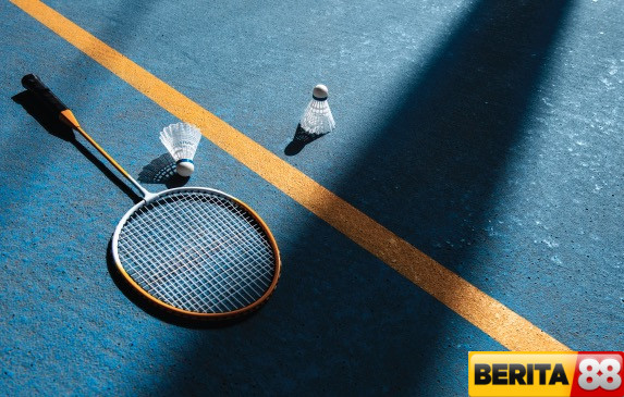 beda dari biasa lapangan indonesia open 2025 bukan hijau tapi biru apa dampaknya untuk pemain