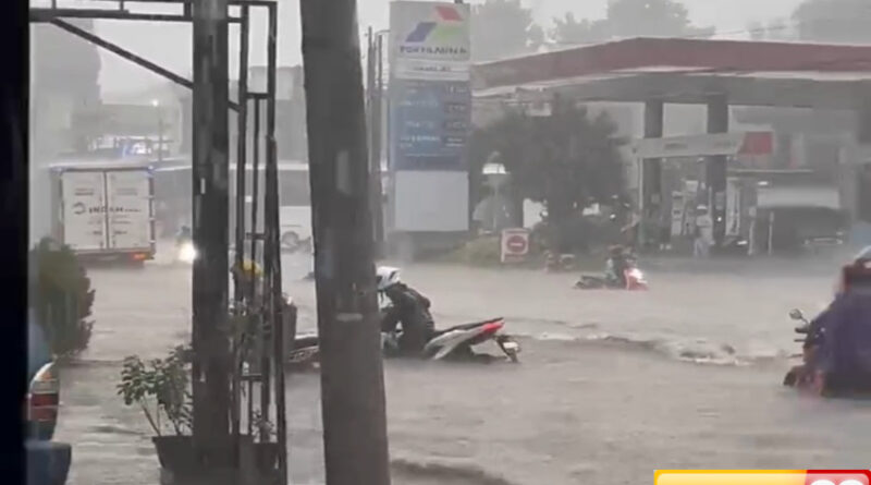 cuaca ekstrem seumlah ruas jalan di kabupaten malang banjir