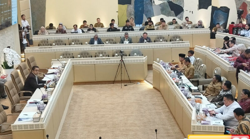 dpr rapat bareng kpu bawaslu dan kemendagri evaluasi pelaksanaan psu pilkada 2024