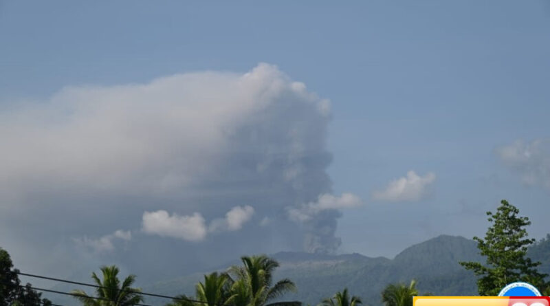 gunung dukono erupsi pagi ini kolom letusan capai 2587 meter di atas permukaan laut