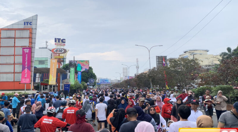 kemeriahan cfd perdana kota depok ribuan warga tumplek di jalan margonda