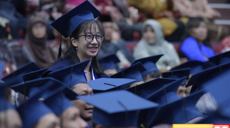 kisah maria khelli lulus cumlaude dengan ipk tertinggi di itb