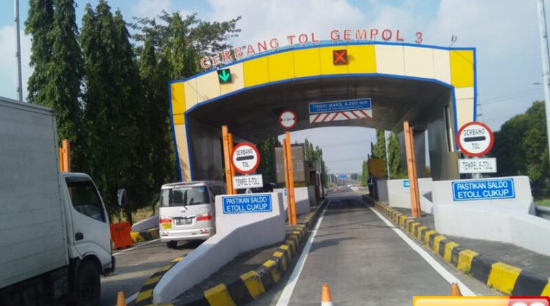 lalu lintas jalan tol gempol malang kembali normal usai truk tni terbakar