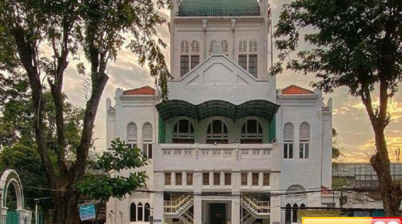 mengenal 7 masjid tua di jakarta ikonik dan sarat sejarah islam