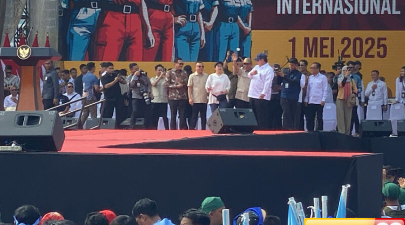 menteri kabinet merah putih hingga pimpinan dpr mpr hadiri hari buruh 2025 di monas