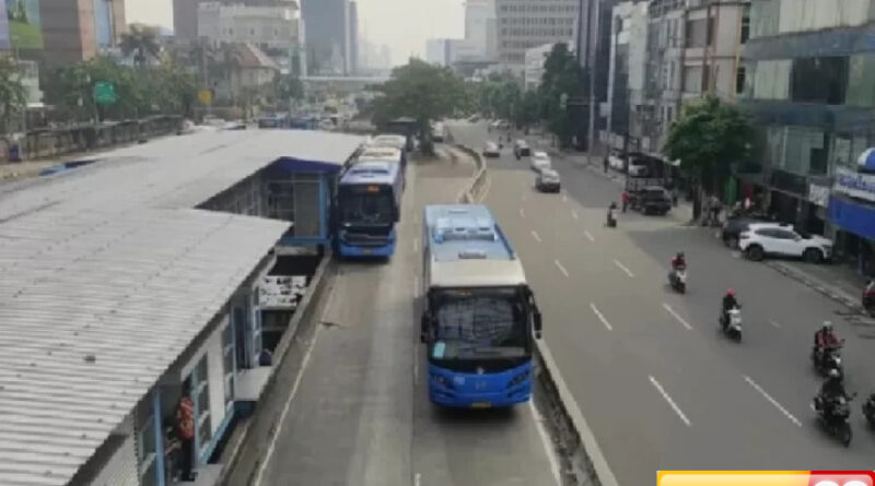 peringatan hari buruh sejumlah rute transjakarta dialihkan