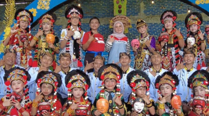 pertamina dukung pelestarian budaya melalui sanggar tari topeng mimi rasinah