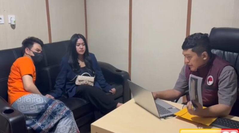polisi tangkap selebritas jonathan frizzy saat sakit usai jalani operasi