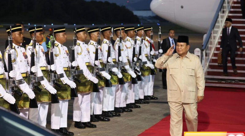 prabowo disambut pasukan jajar kehormatan saat tiba di malaysia