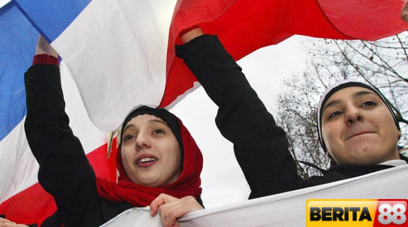 setelah berlaku di sekolah mendagri prancis akan larang penggunaan jilbab di kampus