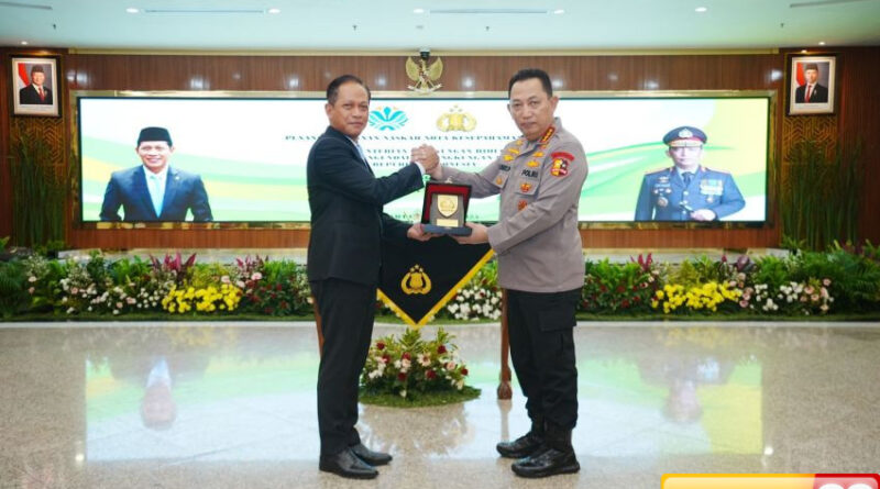 teken mou dengan kementerian lh kapolri komitmen jaga kualitas lingkungan hidup jadi lebih baik