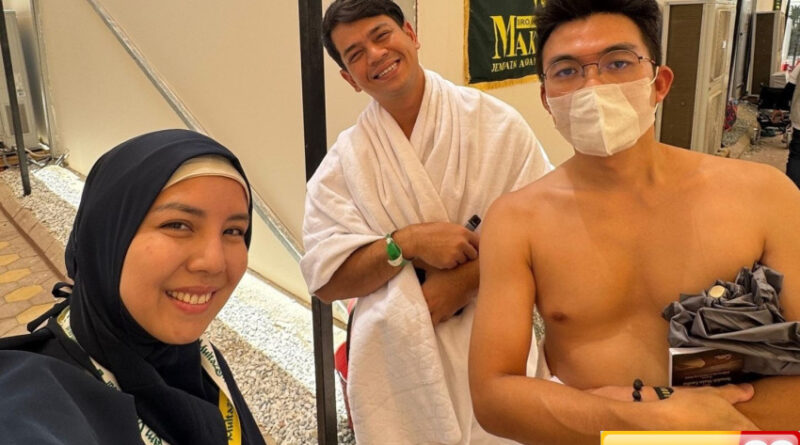 3 potret surya insomnia diam diam naik haji bareng istri tanpa sorotan publik