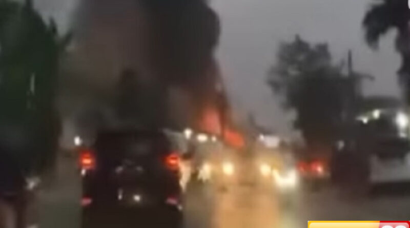 bengkel mobil di karawaci terbakar kerugian ratusan juta rupiah