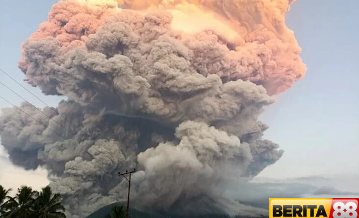 erupsi gunung lewotobi laki laki 4088 orang mengungsi