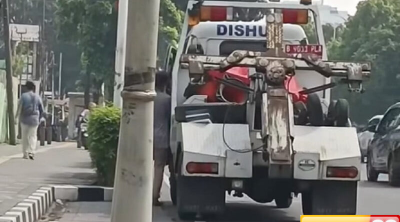 kadishub ancam berhentikan petugas derek yang diduga palak sopir bajaj di salemba