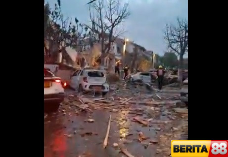 kondisi mencekam serangan rudal iran tewaskan 2 orang di israel tengah