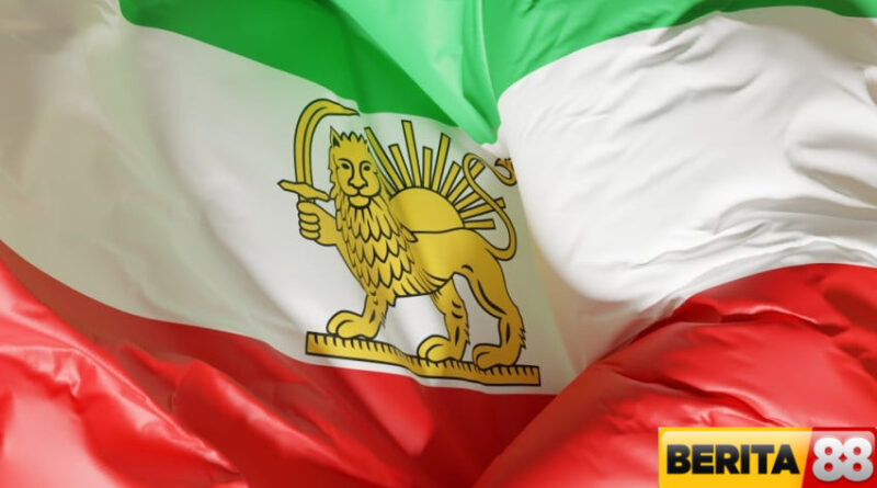 mengapa israel mengaitkan operasi rising lion dengan bendera shah iran sebelum revolusi