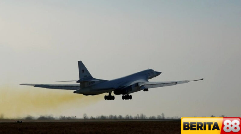 rusia bombardir pangkalan udara ukraina