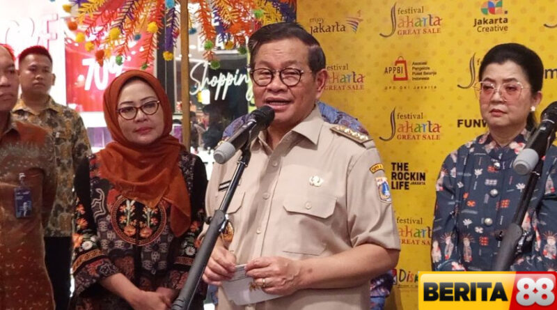 transjabodetabek disambut antusias pramono berkelakar netizen minta rute madinah blok m