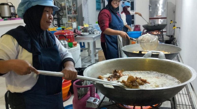 umkm catering dapur ibu berdayakan tenaga kerja lokal lewat program mbg