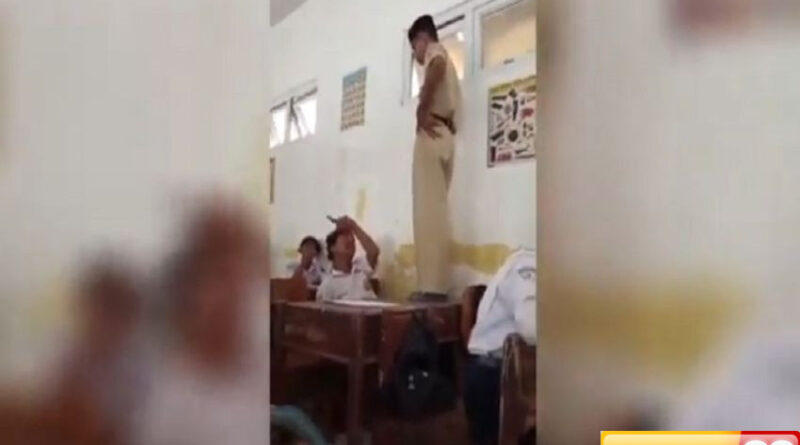 viral guru smp di demak tendang siswa diduga salah paham suara siulan saat ujian
