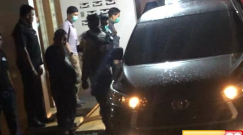1 koper dokumen dibawa kpk dari rumah jabatan kepala dinas pupr sumut