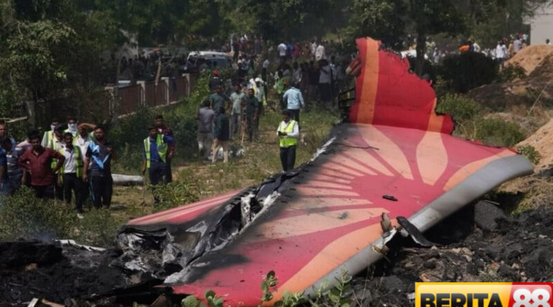 6 misteri hasil penyelidikan awal kecelakaan air india dari rekaman pilot dan kopolit di kokpit hingga saklar bahan bakar