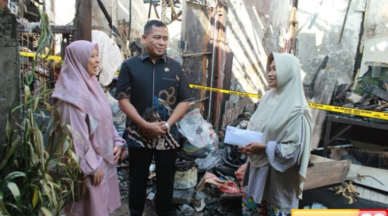anggota dprd banten potong gaji bantu korban kebakaran di tangsel