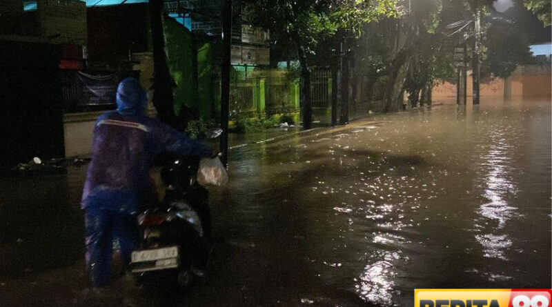 banjir di duren tiga jakarta sedengkul orang dewasa