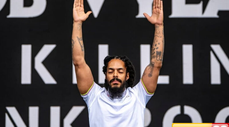 bob vylan didepak dari festival musik manchester usai serukan dukungan palestina