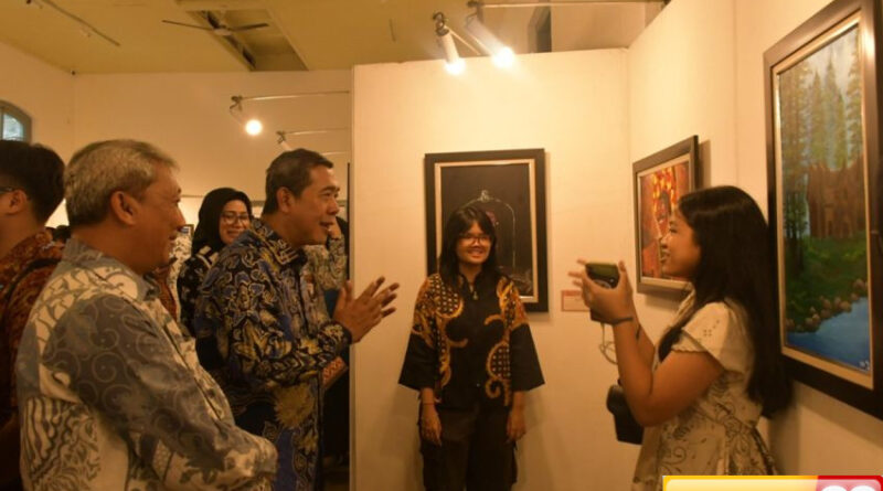 dukung lahirnya seniman muda sma labshool jakarta gelar pameran whispers from the past