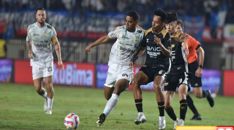 hasil piala presiden 2025 persib vs dewa united gol william marcilio dibalas egy