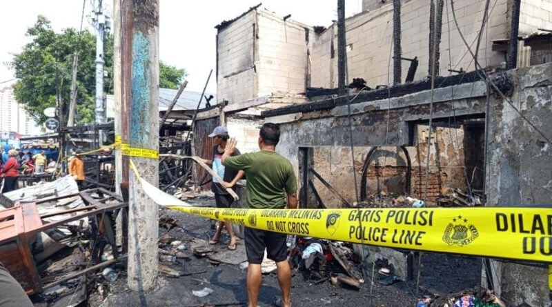 kebakaran warung makan di muara baru tewaskan 1 orang