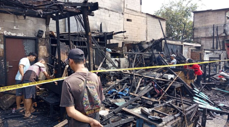 korban tewas kebakaran muara baru terkunci dari luar sempat teriak minta tolong