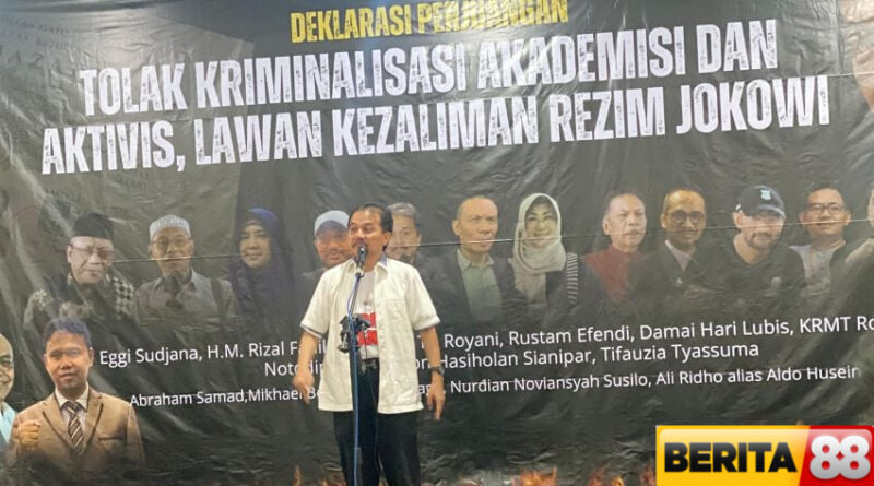 kuasa hukum sebut jokowi bawa ijazah asli saat diperiksa di polresta solo roy suryo saya senyum aja