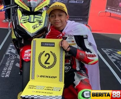 mantap pembalap indonesia kiandra ramadhipa naik podium di sachsenring