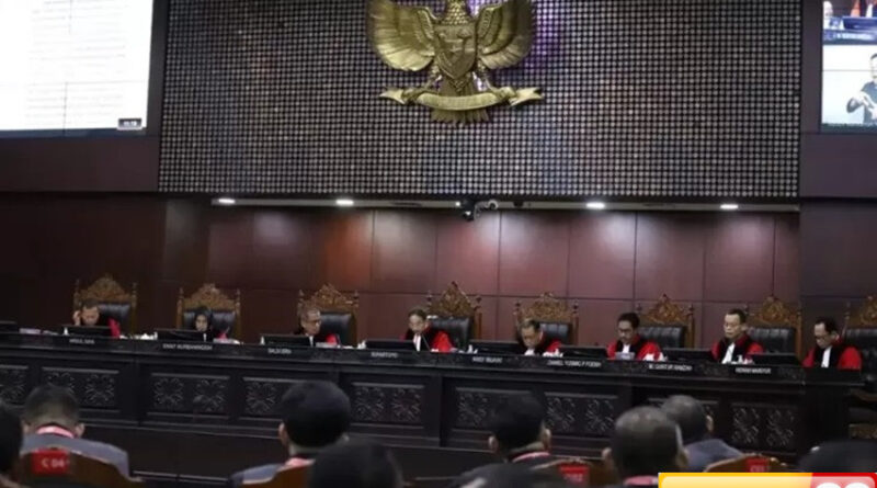 mk larang pimpinan organisasi advokat rangkap pejabat negara