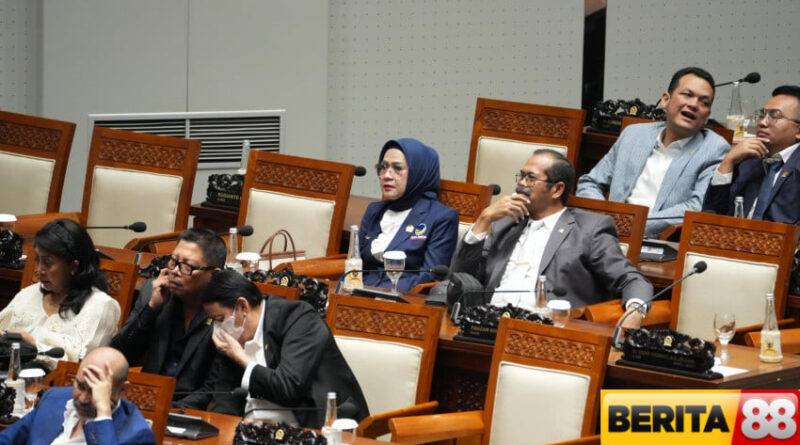 mk putuskan sekolah swasta gratis anggota komisi x dpr sebut anggaran pendidikan masih terlalu kecil
