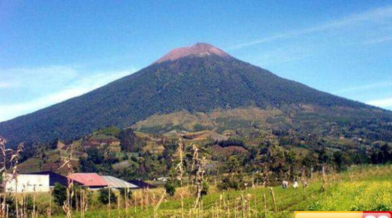 pendakian gunung semeru ditutup sementara saat 17 agustus 2025 ada apa